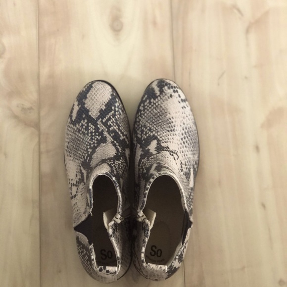 🔴sold🔴Snake ankle boots - Picture 4 of 7